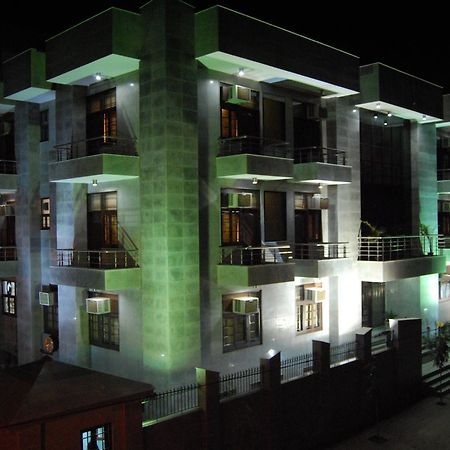 Hotel The Urmi à Haridwār Extérieur photo