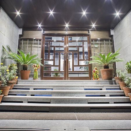 Hotel The Urmi à Haridwār Extérieur photo