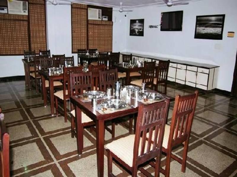 Hotel The Urmi à Haridwār Extérieur photo