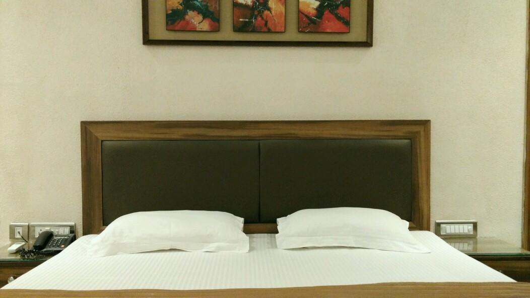 Hotel The Urmi à Haridwār Extérieur photo