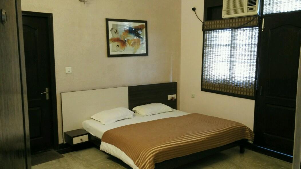 Hotel The Urmi à Haridwār Extérieur photo