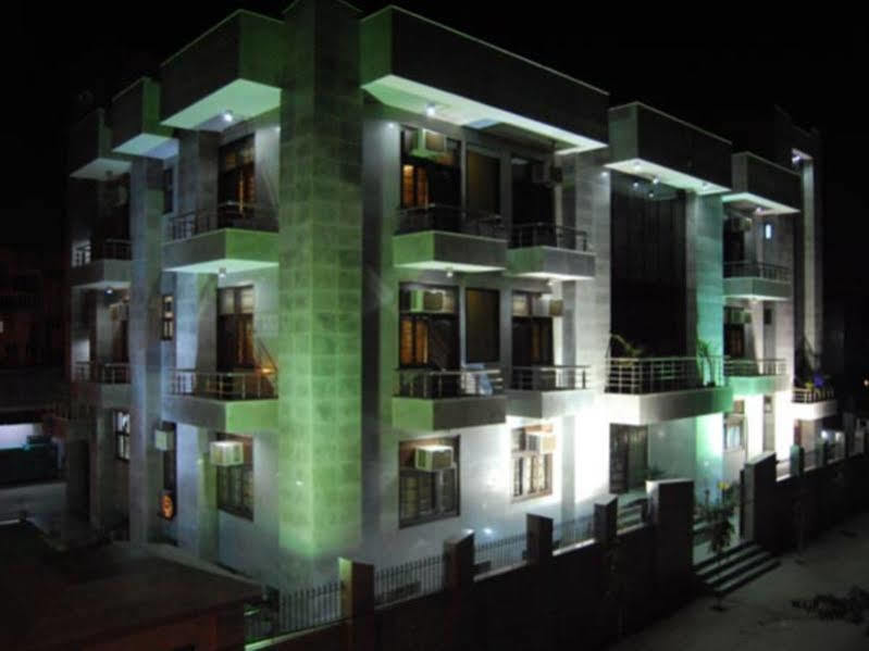 Hotel The Urmi à Haridwār Extérieur photo