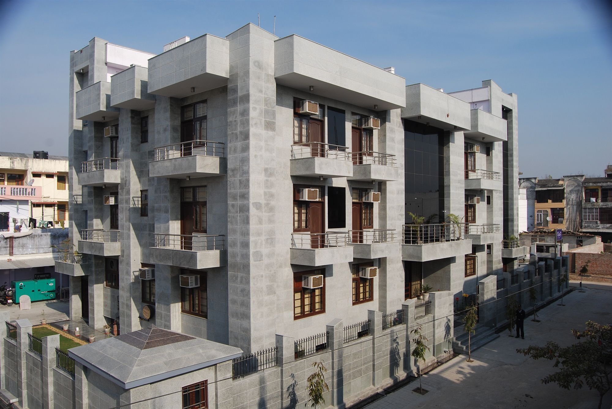 Hotel The Urmi à Haridwār Extérieur photo