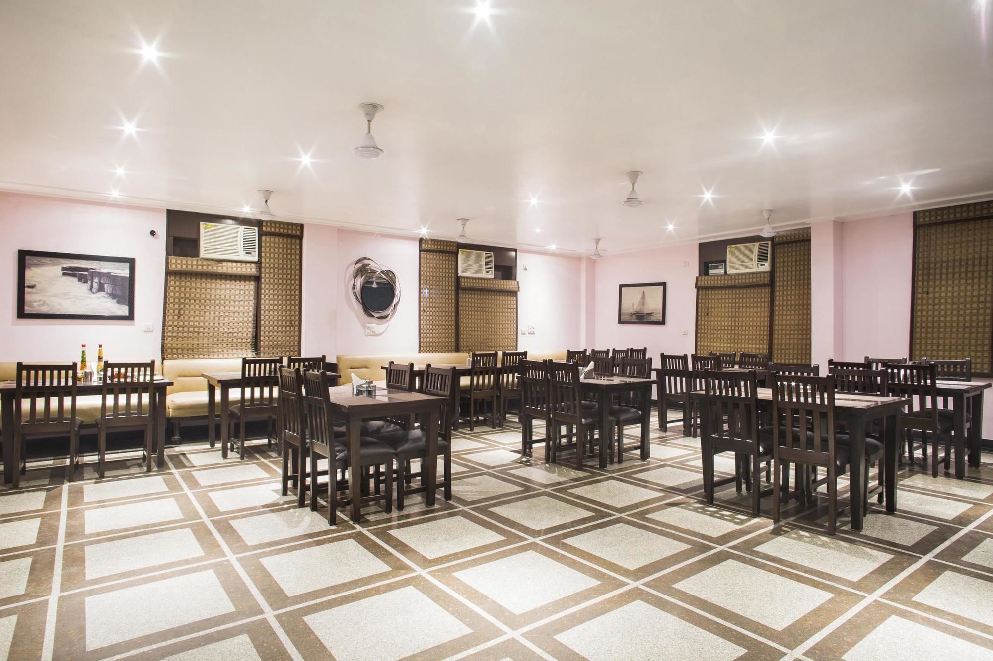 Hotel The Urmi à Haridwār Extérieur photo