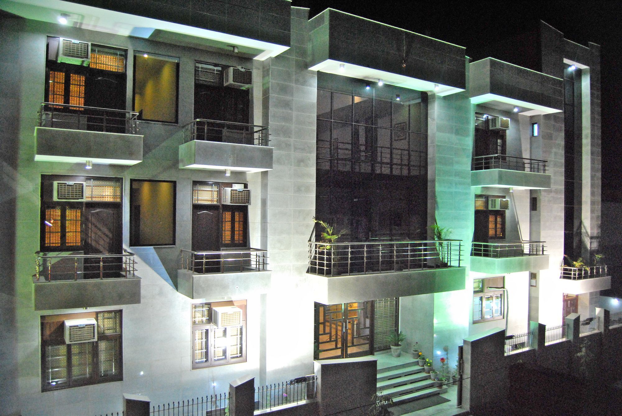 Hotel The Urmi à Haridwār Extérieur photo