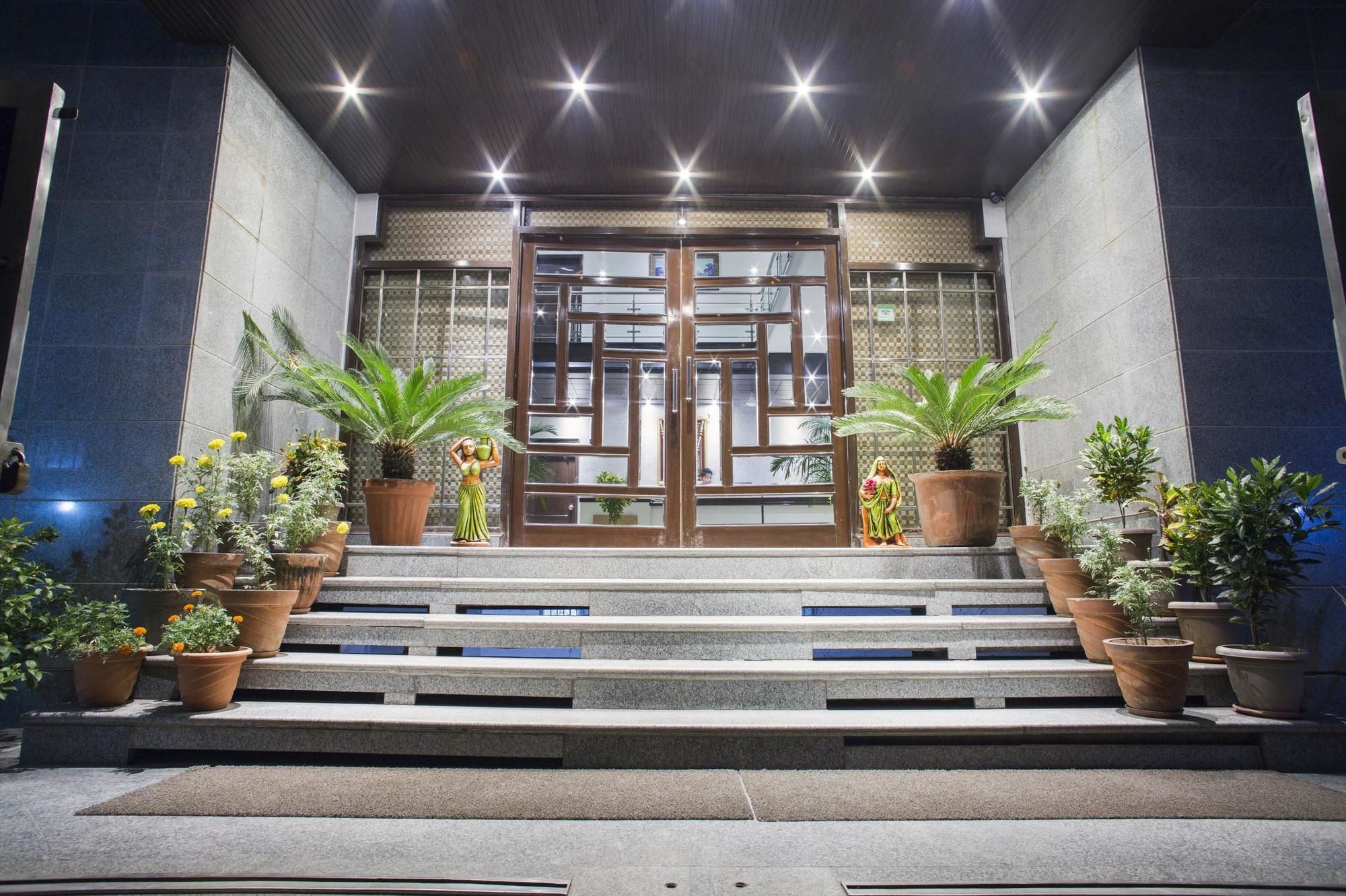 Hotel The Urmi à Haridwār Extérieur photo